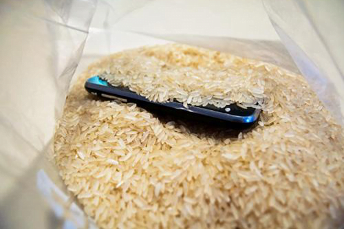 handphone dalam beras