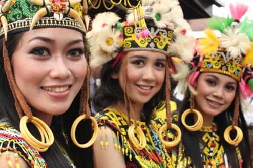 Suku Wanita Tercantik di Indonesia