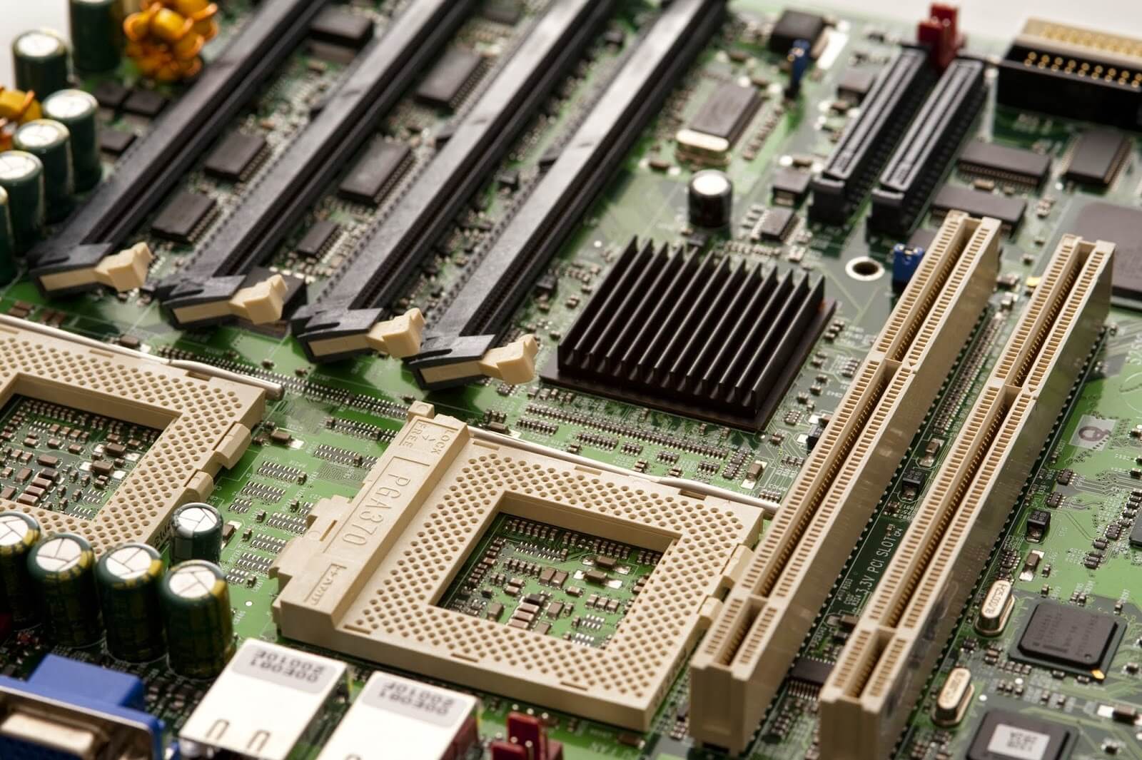 komponen motherboard dan fungsinya